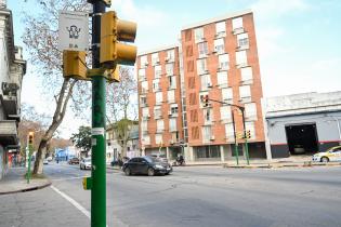 Semáforo con botonera en Avenida Millán y Avenida General San Martín Semáforo con botonera en Avenida Millán y Avenida General San Martín