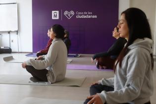 Clases de yoga en la Casa de las Ciudadanas Clases de yoga en la Casa de las Ciudadanas