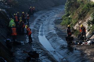 Limpieza de cañada en las calles Av. Gral. San Martín y Juan Acosta Limpieza de cañada en las calles Av. Gral. San Martín y Juan Acosta