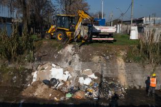 Limpieza de cañada en las calles Av. Gral. San Martín y Juan Acosta Limpieza de cañada en las calles Av. Gral. San Martín y Juan Acosta