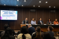 Mercedes Clara y Mauricio Zunino en la entrega de certificados de los cursos de capacitación dirigido a Personas Migrantes y Refugiadas