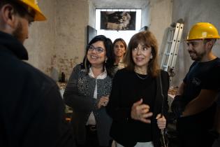 Rueda de prensa de María Inés Obaldía por por hallazgos de restos coloniales en el Cabildo de Montevideo Rueda de prensa de María Inés Obaldía por por hallazgos de restos coloniales en el Cabildo de Montevideo