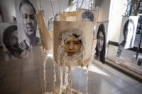 Exposición «Invisibles» en el Muhar