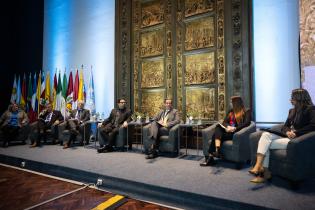 Mesa inaugural: Nuevas miradas y modelos para un desarrollo económico local, en la apertura del 4° Foro Regional de Desarrollo Económico Local Mesa inaugural: Nuevas miradas y modelos para un desarrollo económico local, en la apertura del 4° Foro Regional de Desarrollo Económico Local