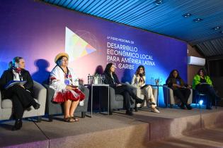 Mesa 3 : Autonomía Económica y empoderamiento de las mujeres Mesa 3 : Autonomía Económica y empoderamiento de las mujeres