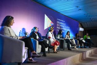 Mesa 3 : Autonomía Económica y empoderamiento de las mujeres Mesa 3 : Autonomía Económica y empoderamiento de las mujeres