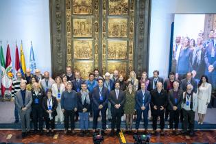 Mesa de clausura Nuevos desafíos del modelo de desarrollo económico local Mesa de clausura Nuevos desafíos del modelo de desarrollo económico local