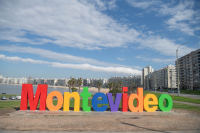 Intervención en cartel Montevideo en el marco del Mes de la Diversidad 