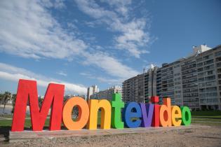 Intervención en cartel Montevideo en el marco del Mes de la Diversidad Intervención en cartel Montevideo en el marco del Mes de la Diversidad