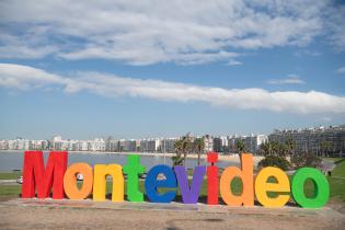 Intervención en cartel Montevideo en el marco del Mes de la Diversidad Intervención en cartel Montevideo en el marco del Mes de la Diversidad