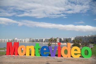 Intervención en cartel Montevideo en el marco del Mes de la Diversidad 