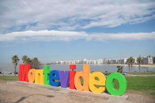 Intervención en cartel Montevideo en el marco del Mes de la Diversidad Intervención en cartel Montevideo en el marco del Mes de la Diversidad