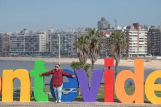 Intervención en cartel Montevideo en el marco del Mes de la Diversidad 