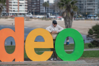 Intervención en cartel Montevideo en el marco del Mes de la Diversidad 