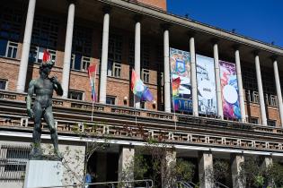 Fachada de la Intendencia en el marco del Congreso URUGUAY LGBT+ Summit Pride Connection Montevideo 2024