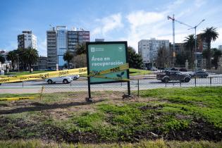 Colocación de césped en pista de patinaje Rambla Parque Rodó