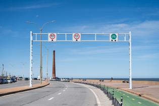 Nuevos carteles de límite de velocidad en la Rambla y calle Sarandí Nuevos carteles de límite de velocidad en la Rambla y calle Sarandí