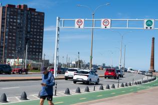Nuevos carteles de límite de velocidad en la Rambla y calle Sarandí Nuevos carteles de límite de velocidad en la Rambla y calle Sarandí