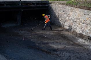 Trabajos de limpieza en cantera del barrio Marconi