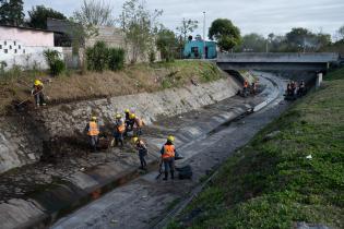 Trabajos de limpieza en cantera del barrio Marconi