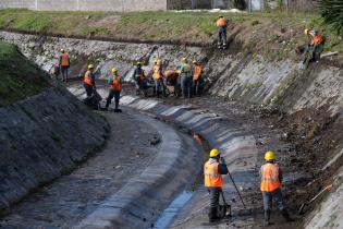 Trabajos de limpieza en cantera del barrio Marconi