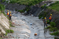 Trabajos de limpieza en cantera del barrio Marconi