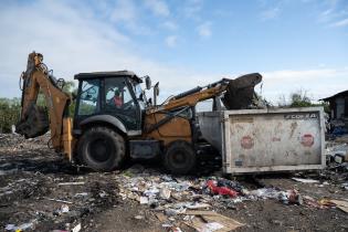 Trabajos de limpieza en cantera del barrio Marconi