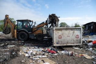 Trabajos de limpieza en cantera del barrio Marconi