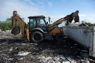 Trabajos de limpieza en cantera del barrio Marconi