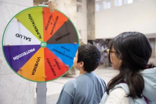Ruleta de derechos del programa Nexo, en la explanada de la Intendencia Ruleta de derechos del programa Nexo, en la explanada de la Intendencia