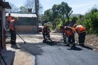 Asfaltado de las calles Cno. Hudson y Pasaje la Vía, en el barrio Maldonado