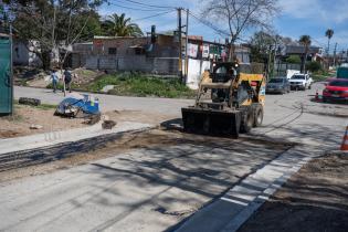 Asfaltado de las calles Cno. Hudson y Pasaje la Vía, en el barrio Maldonado