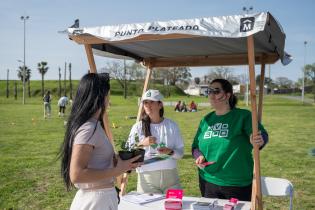 Actividades en el parque Idea Vilariño por el día de las plazas y los barrios