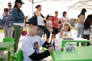 Actividades en el parque Idea Vilariño por el día de las plazas y los barrios