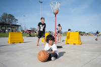 Actividades en el parque Idea Vilariño por el día de las plazas y los barrios