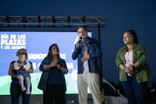 Actividades en plaza Lavalleja por el día de las plazas y los barrios