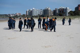 Jornada de plantación y limpieza de la playa Malvín con la participación del Colegio Santo Domingo Jornada de plantación y limpieza de la playa Malvín con la participación del Colegio Santo Domingo