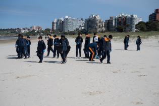 Jornada de plantación y limpieza de la playa Malvín con la participación del Colegio Santo Domingo