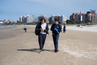 Jornada de plantación y limpieza de la playa Malvín con la participación del Colegio Santo Domingo