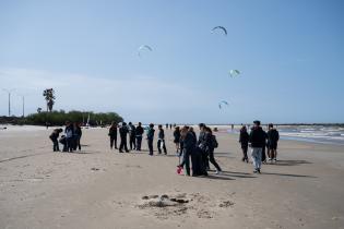 Jornada de plantación y limpieza de la playa Malvín con la participación del Colegio Santo Domingo Jornada de plantación y limpieza de la playa Malvín con la participación del Colegio Santo Domingo