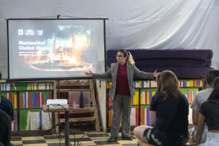 Función de Teatro en el Aula: Montevideo Ciudad Mágica, en el Centro Juvenil Bella Italia