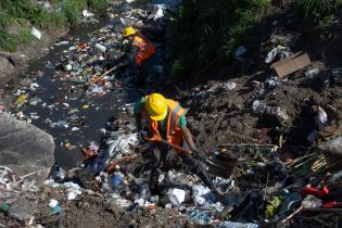 Trabajos de limpieza en calle Dr. Ernesto Quintela