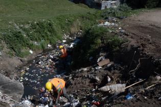 Trabajos de limpieza en calle Dr. Ernesto Quintela