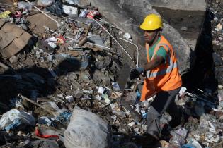 Trabajos de limpieza en calle Dr. Ernesto Quintela