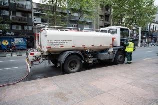 Tareas de limpieza hidrolavado y barrido en Callejón de la Universidad