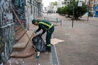 Tareas de limpieza hidrolavado y barrido en Callejón de la Universidad Tareas de limpieza hidrolavado y barrido en Callejón de la Universidad
