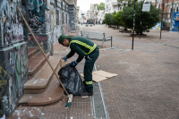 Tareas de limpieza hidrolavado y barrido en Callejón de la Universidad