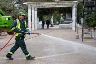 Tareas de limpieza hidrolavado y barrido en Callejón de la Universidad