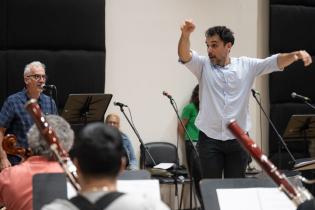 Ensayo de Gabriel Peluffo junto a la Banda Sinfónica de Montevideo