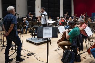 Ensayo de Gabriel Peluffo junto a la Banda Sinfónica de Montevideo